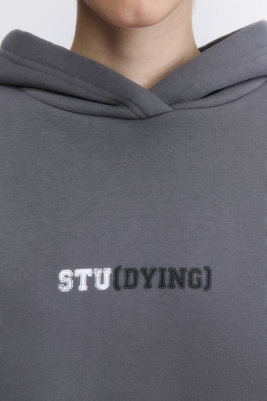 Худи укороченная с капюшоном и принтом - цвет серый - 6