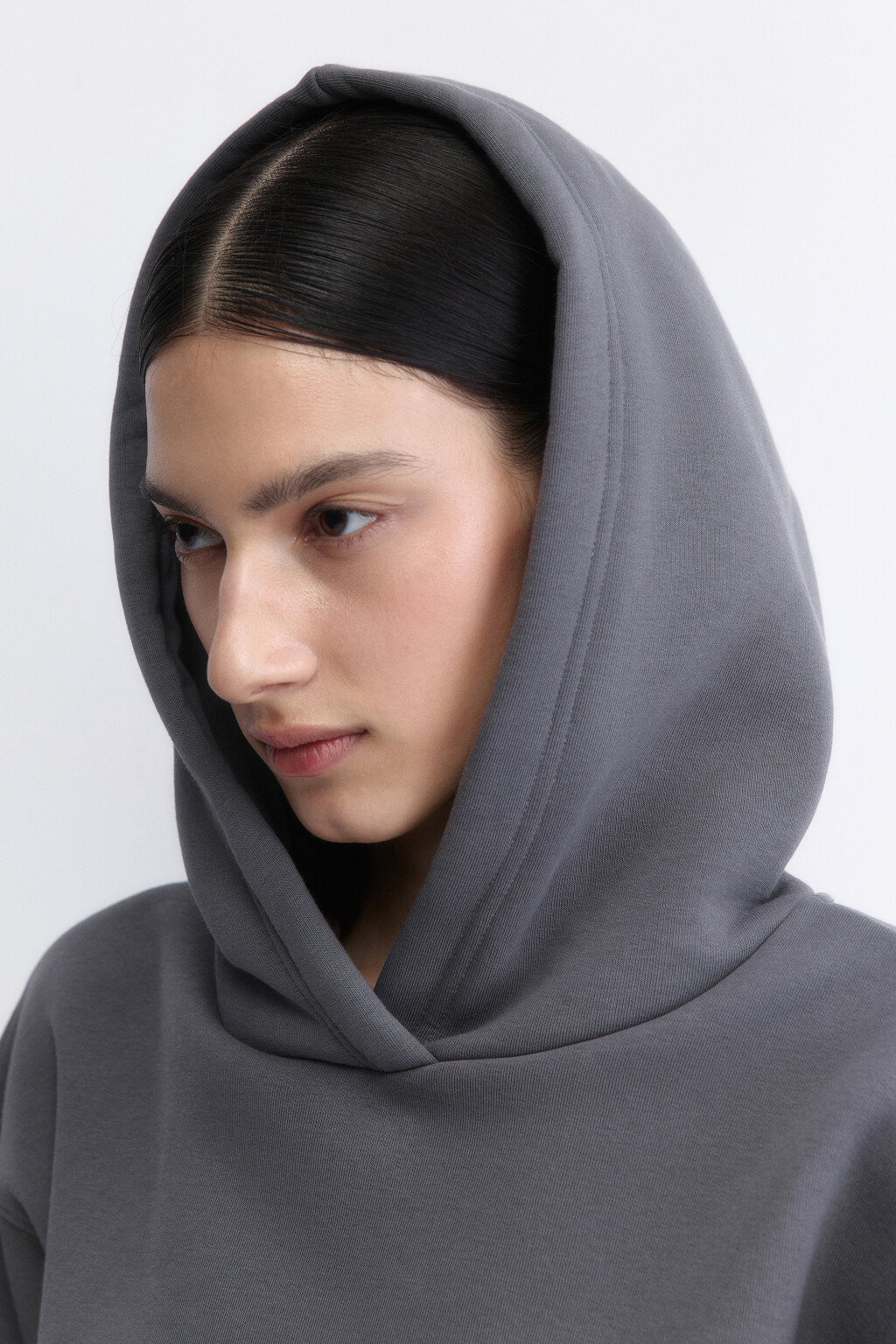 Худи укороченная с капюшоном и принтом - цвет серый - 7