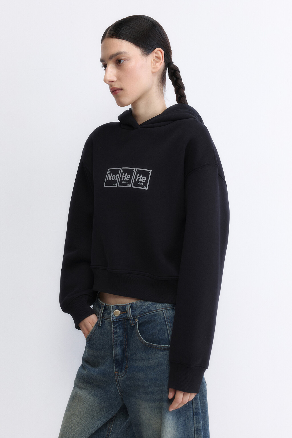 Худи укороченная с капюшоном и принтом - цвет черный - 4