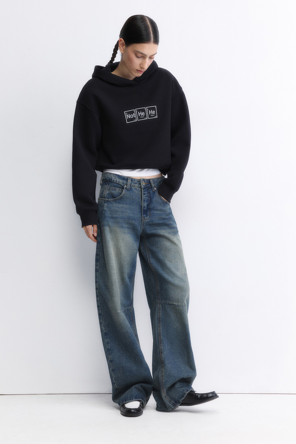 Худи укороченная с капюшоном и принтом - цвет черный - 6