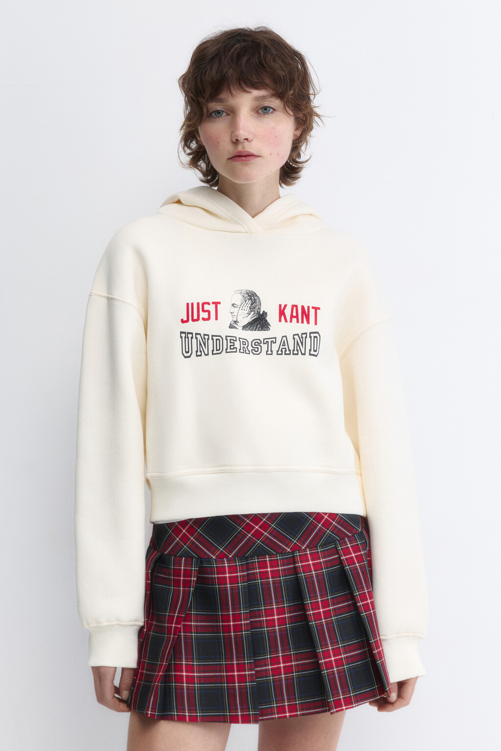 Худи укороченная с капюшоном и принтом - цвет молочный - 2