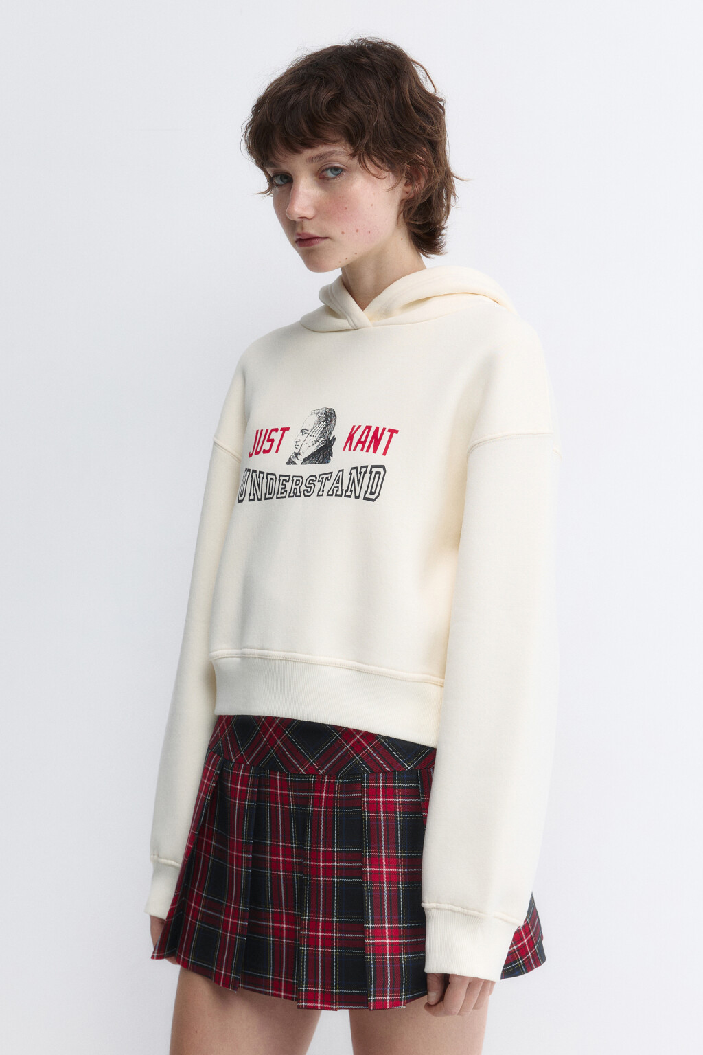 Худи укороченная с капюшоном и принтом - цвет молочный - 3