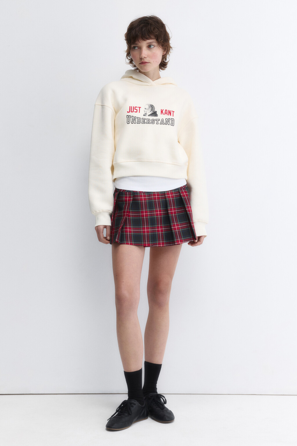 Худи укороченная с капюшоном и принтом - цвет молочный - 5