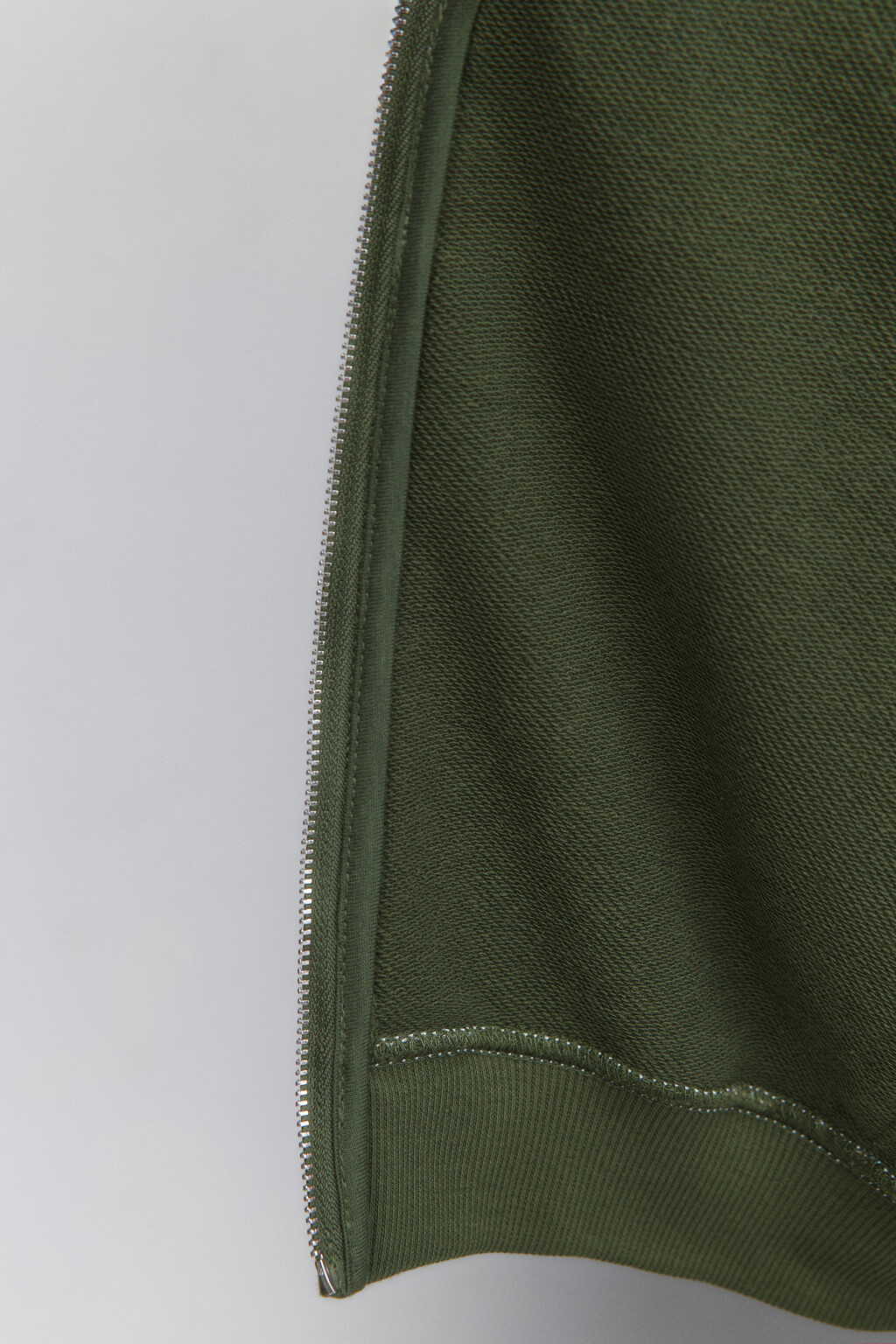 Худи-зипка из футера укороченная с капюшоном - цвет зеленый - 8