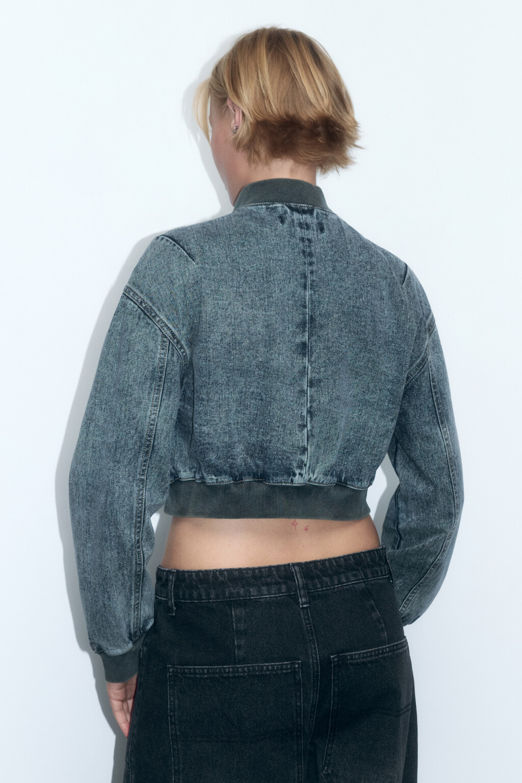 Куртка-бомбер джинсовая с состаренным эффектом - цвет темный тинт - 4