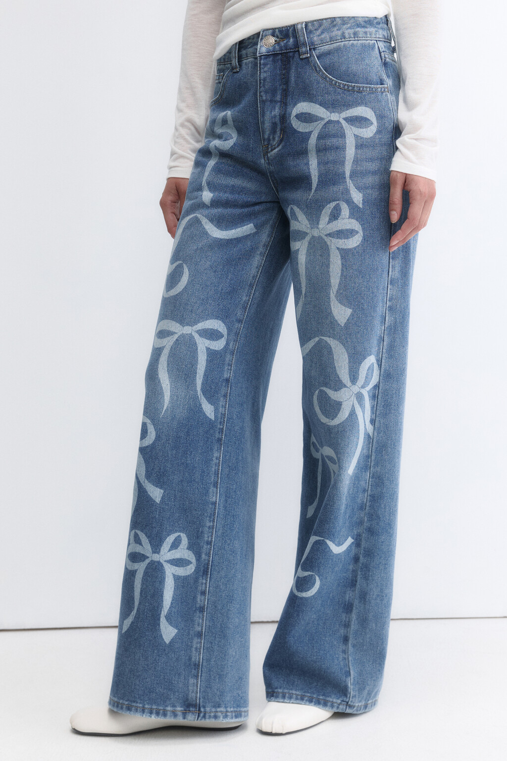 Джинсы wide широкие с принтом-вытравкой - цвет голубой - 6