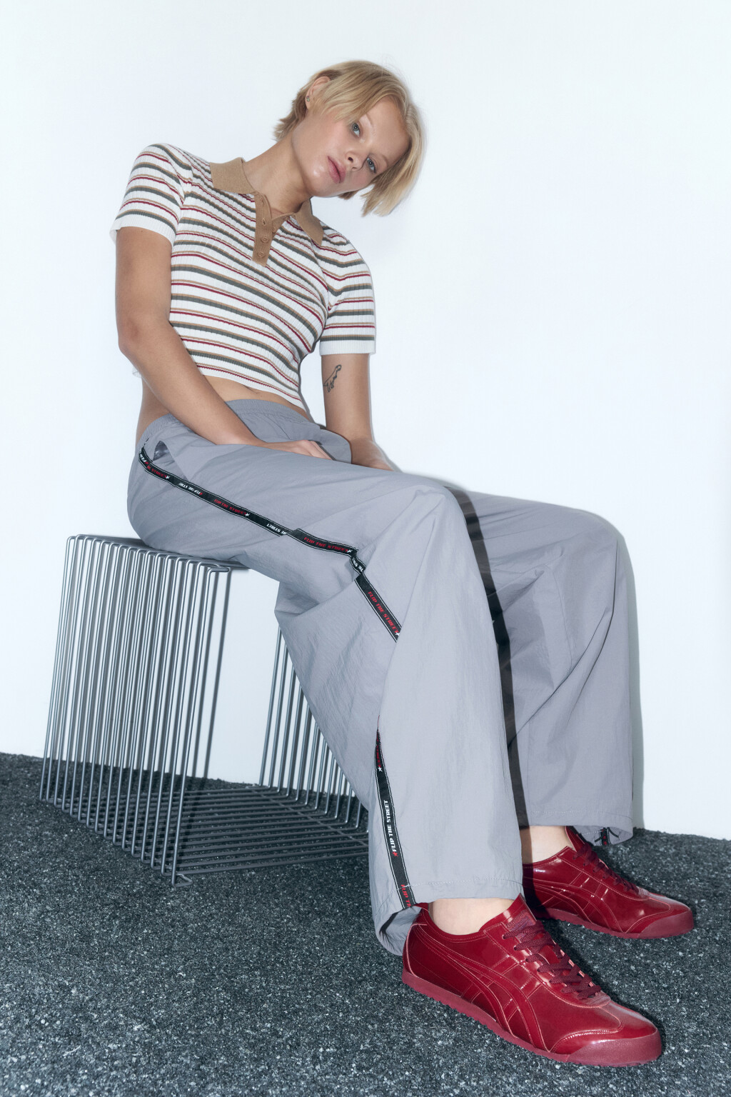 Брюки спортивные широкие с лампасами - цвет серый - 1