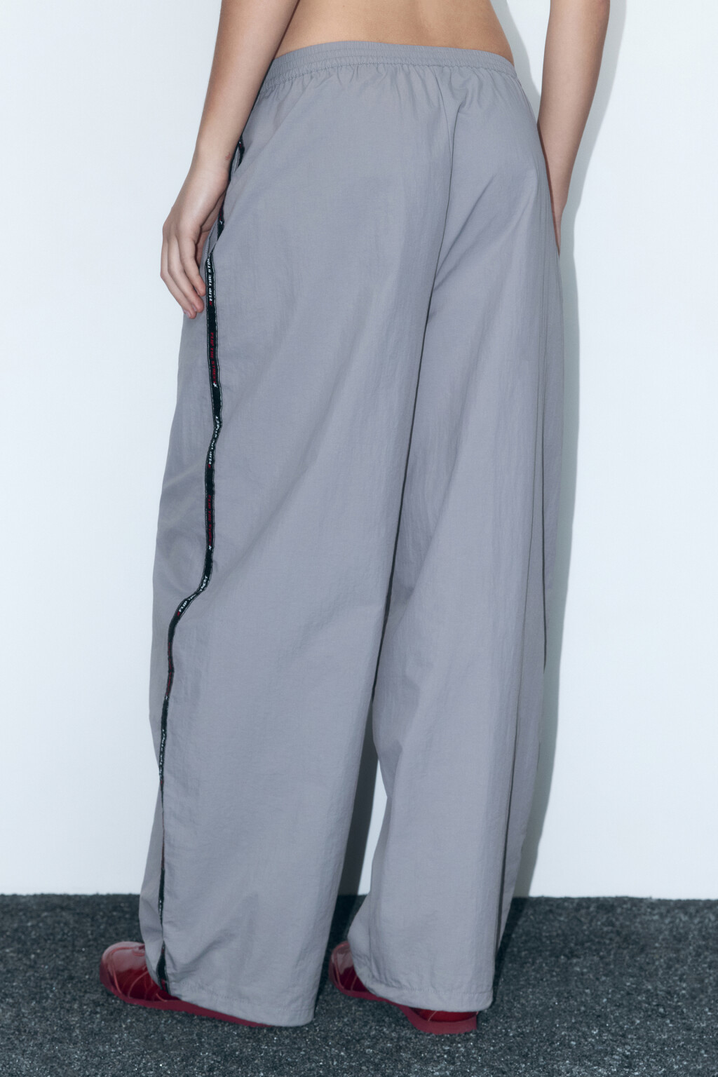 Брюки спортивные широкие с лампасами - цвет серый - 4