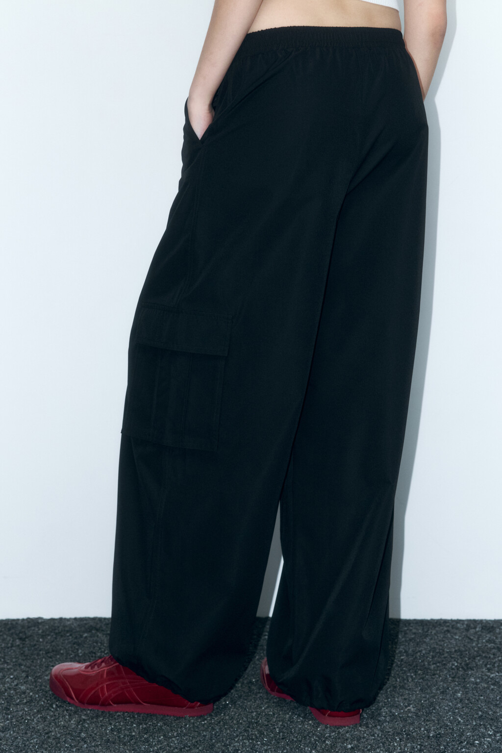 Брюки-джоггеры широкие с накладными карманами - цвет черный - 3