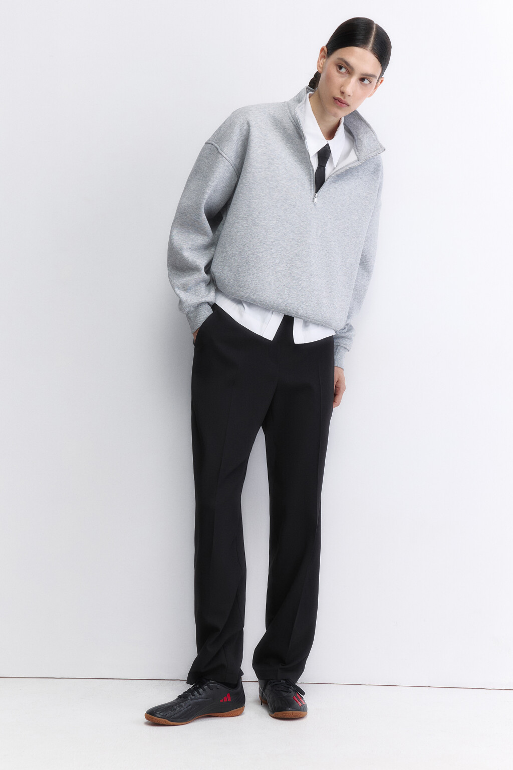 Брюки прямые костюмные со стрелками - цвет черный - 2