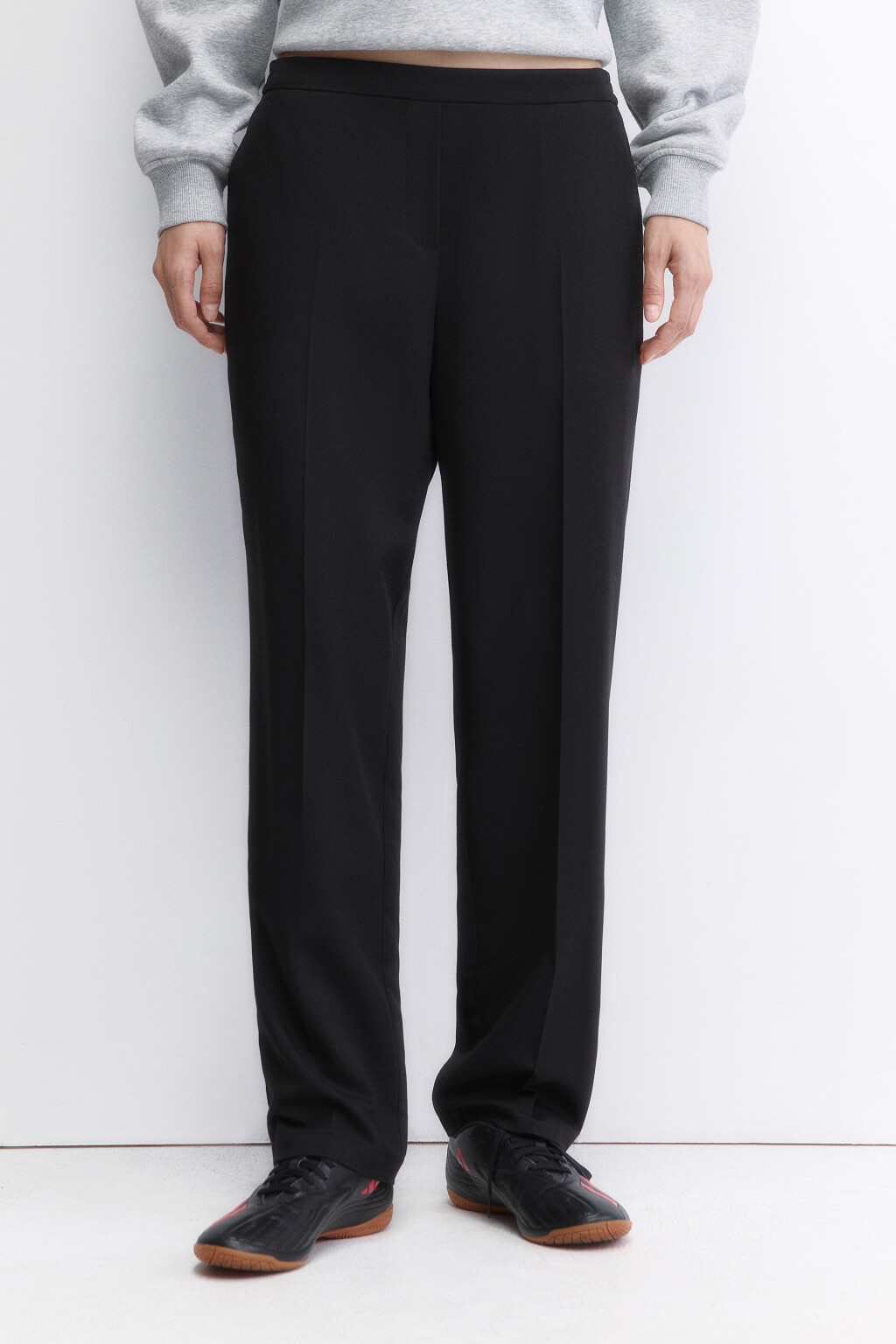 Брюки прямые костюмные со стрелками - цвет черный - 3