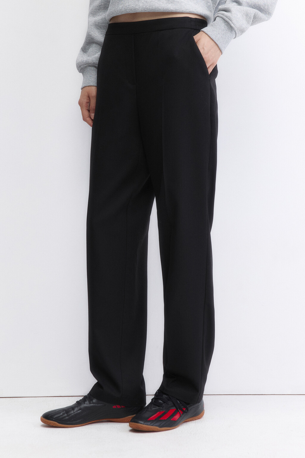 Брюки прямые костюмные со стрелками - цвет черный - 4