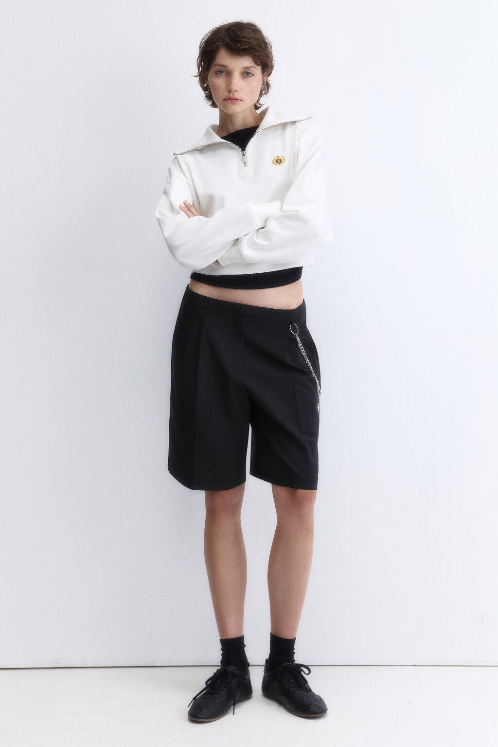 Шорты-бермуды костюмные с цепочкой - цвет черный - 5