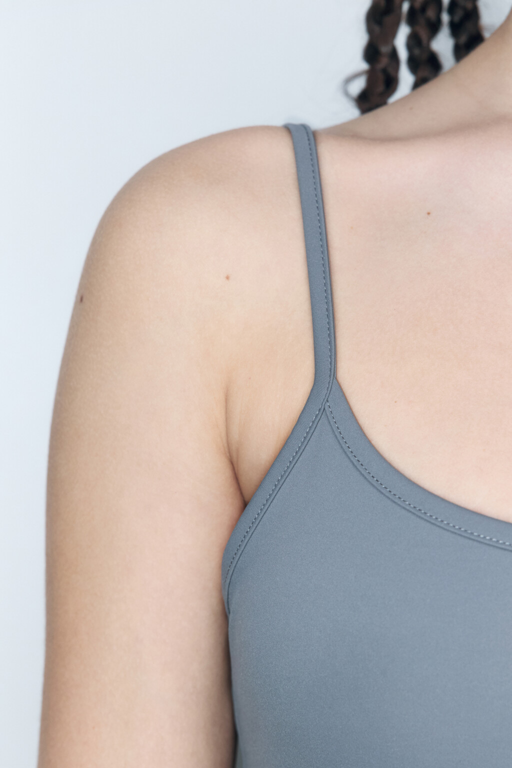 Платье миди облегающее на тонких бретельках - цвет серый - 6