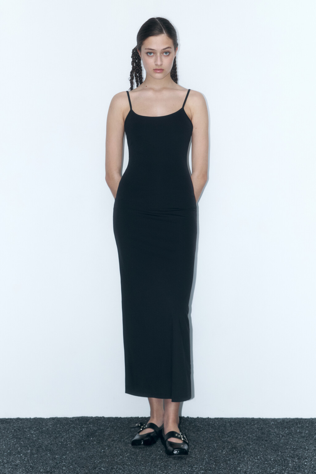 Платье миди облегающее на тонких бретельках - цвет черный - 1