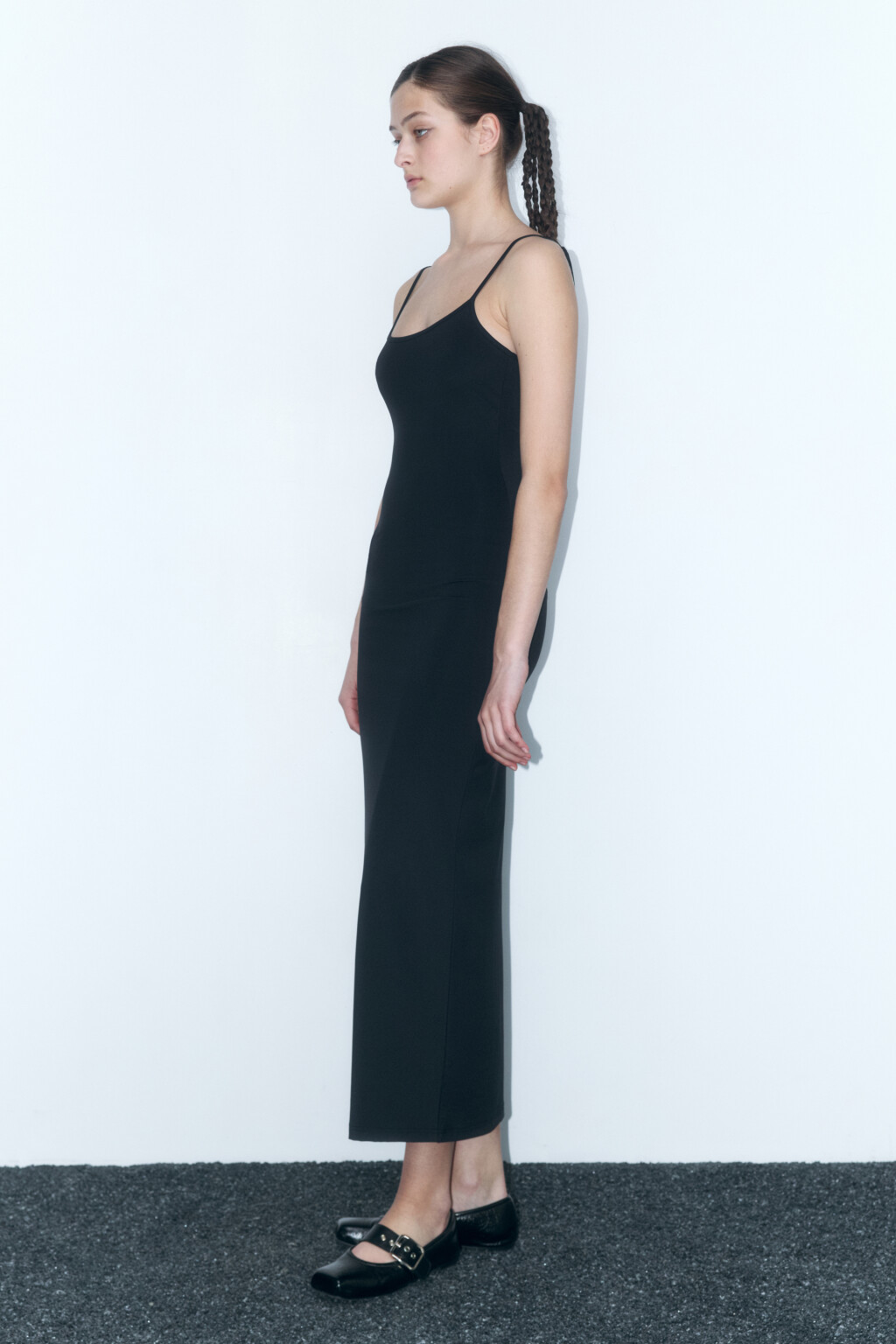 Платье миди облегающее на тонких бретельках - цвет черный - 2