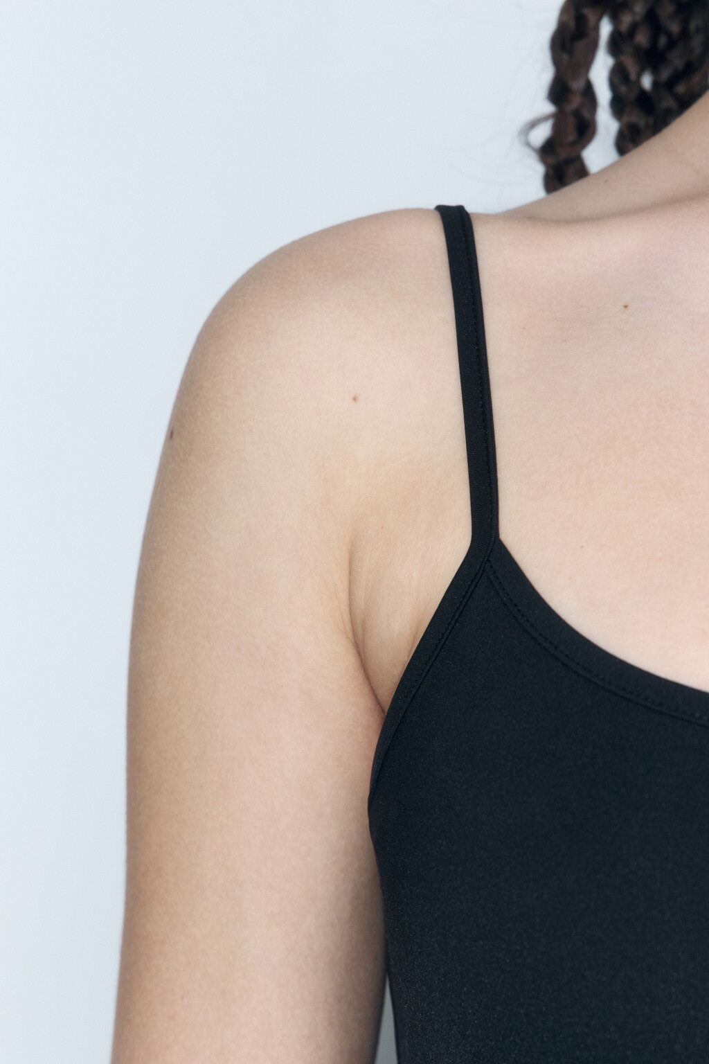 Платье миди облегающее на тонких бретельках - цвет черный - 6