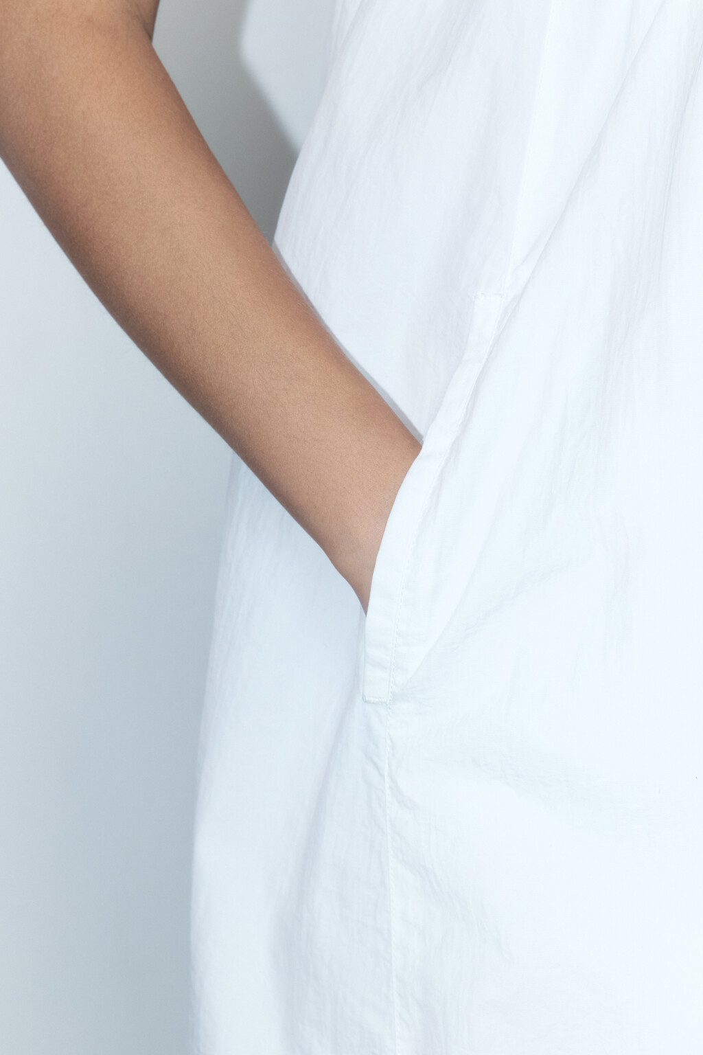 Платье-сарафан на молнии с утяжками - цвет белый - 6