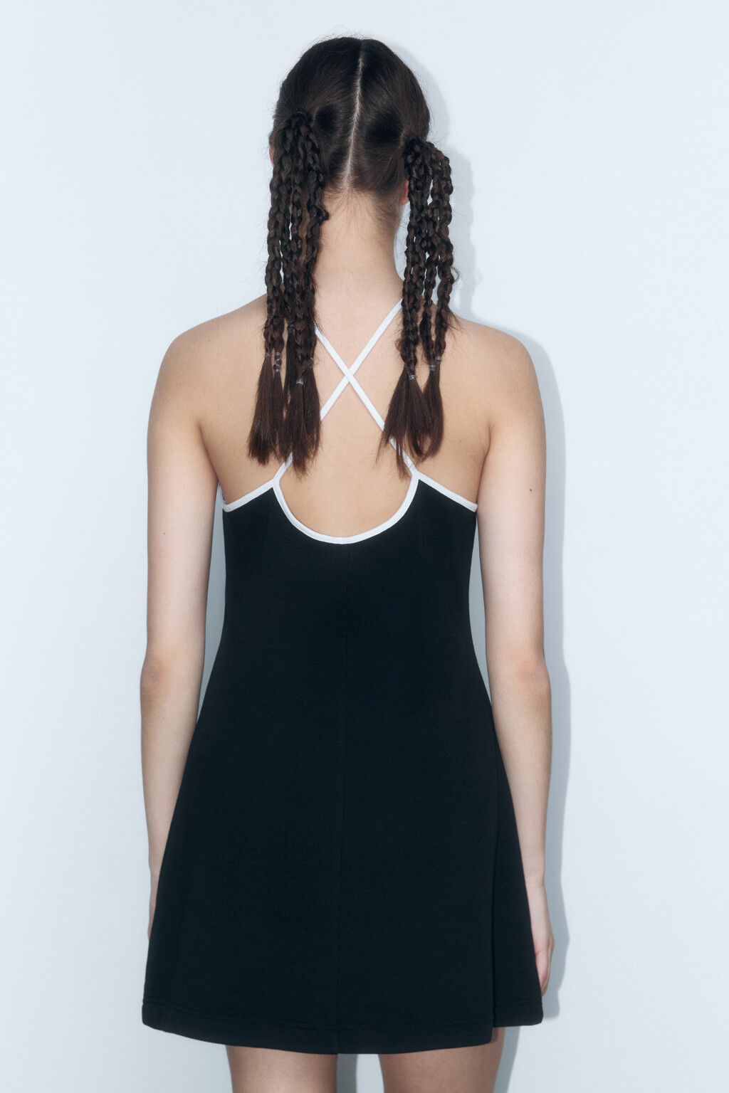 Платье-сарафан на тонких бретельках с логотипом - цвет черный - 5