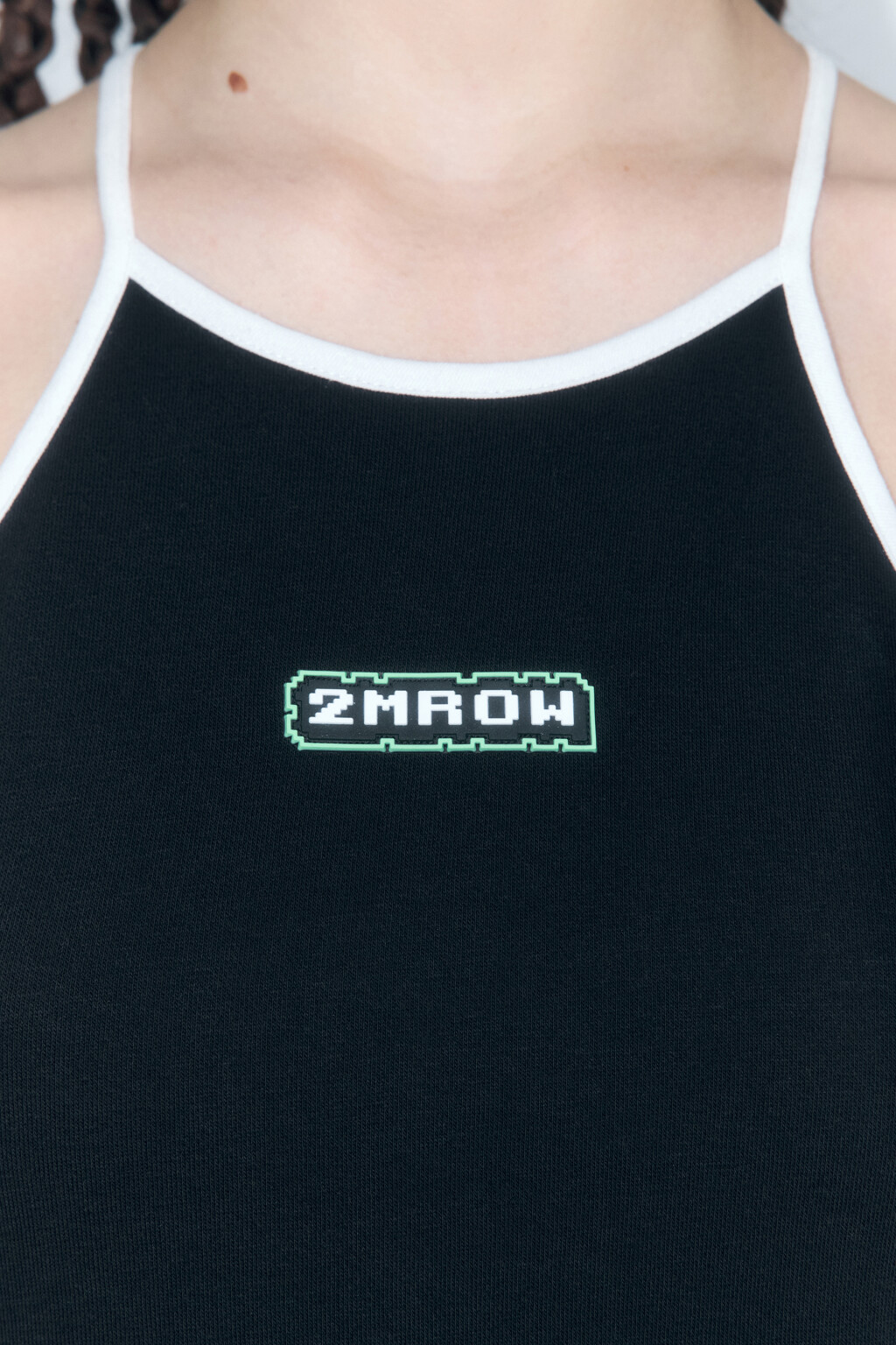 Платье-сарафан на тонких бретельках с логотипом - цвет черный - 6