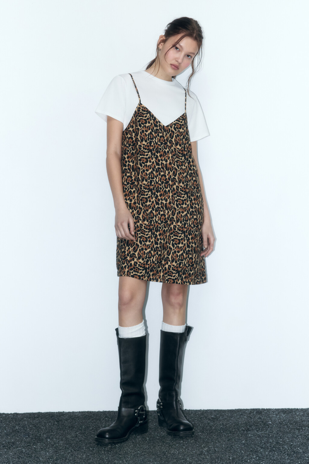 Платье-футболка с сарафаном на бретельках - цвет бежевый - 5