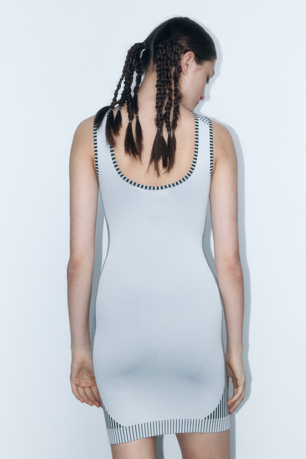 Платье-футляр мини облегающее с принтом - цвет серый - 4