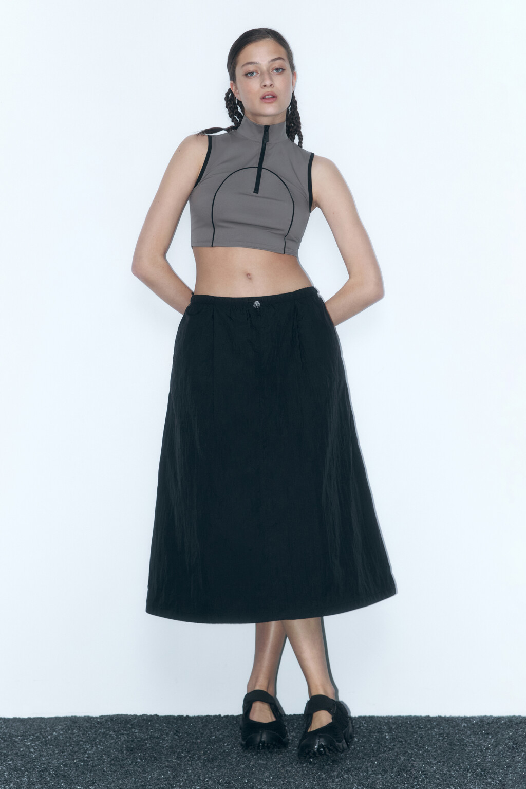 Топ спортивный с воротником-стойкой на молнии - цвет коричневый - 5