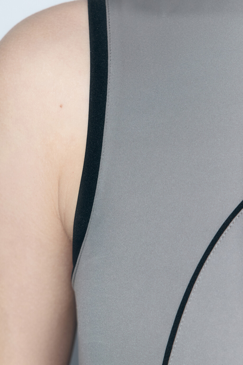 Топ спортивный с воротником-стойкой на молнии - цвет коричневый - 7