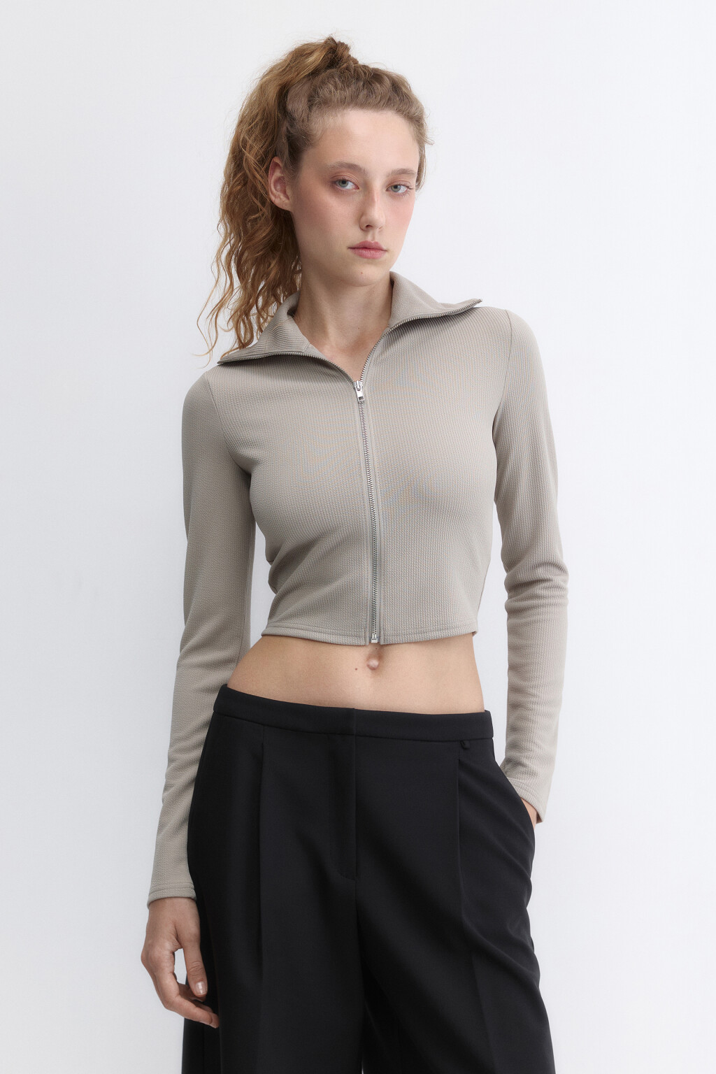 Лонгслив на молнии в рубчик с воротником - цвет тауп - 2