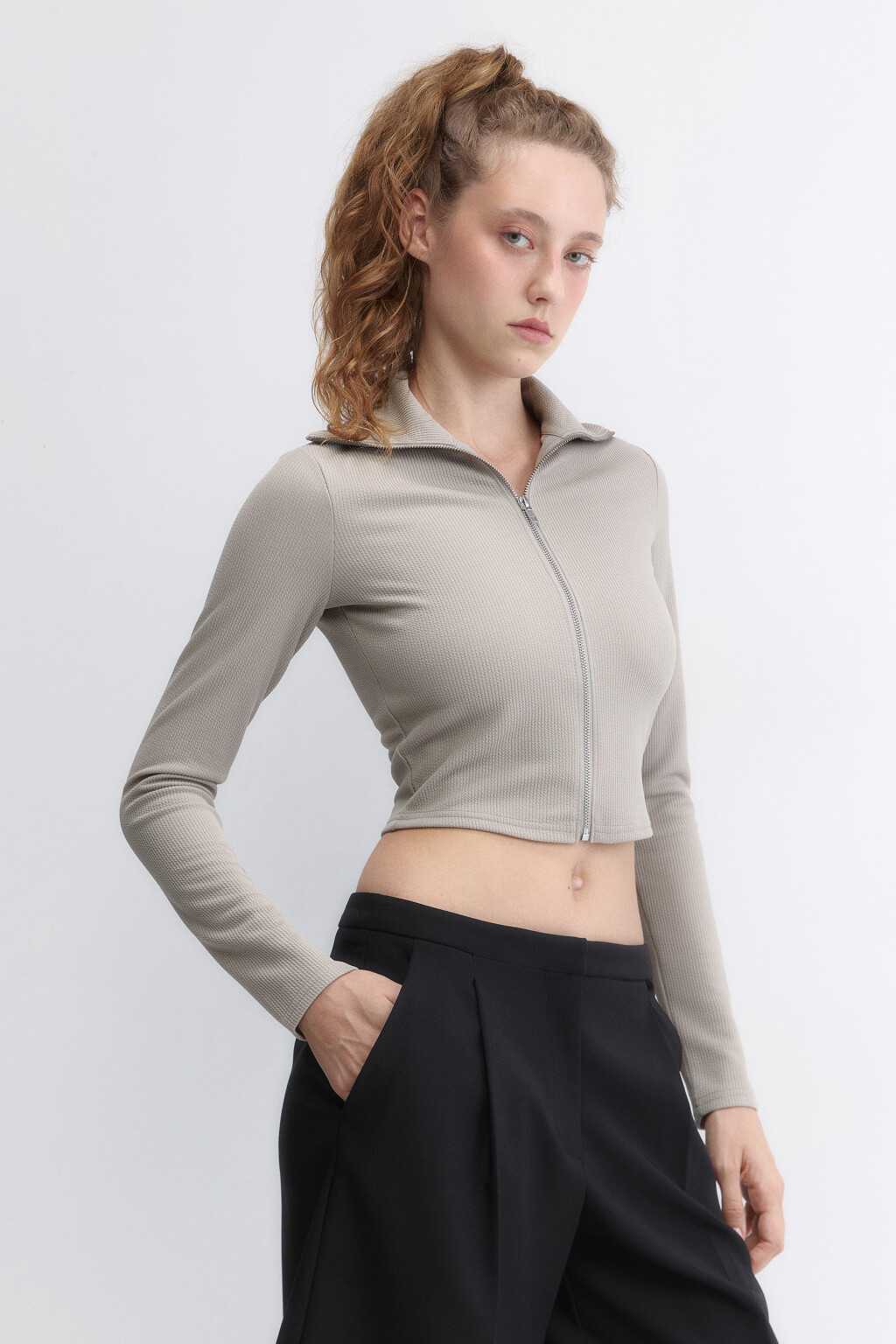 Лонгслив на молнии в рубчик с воротником - цвет тауп - 3