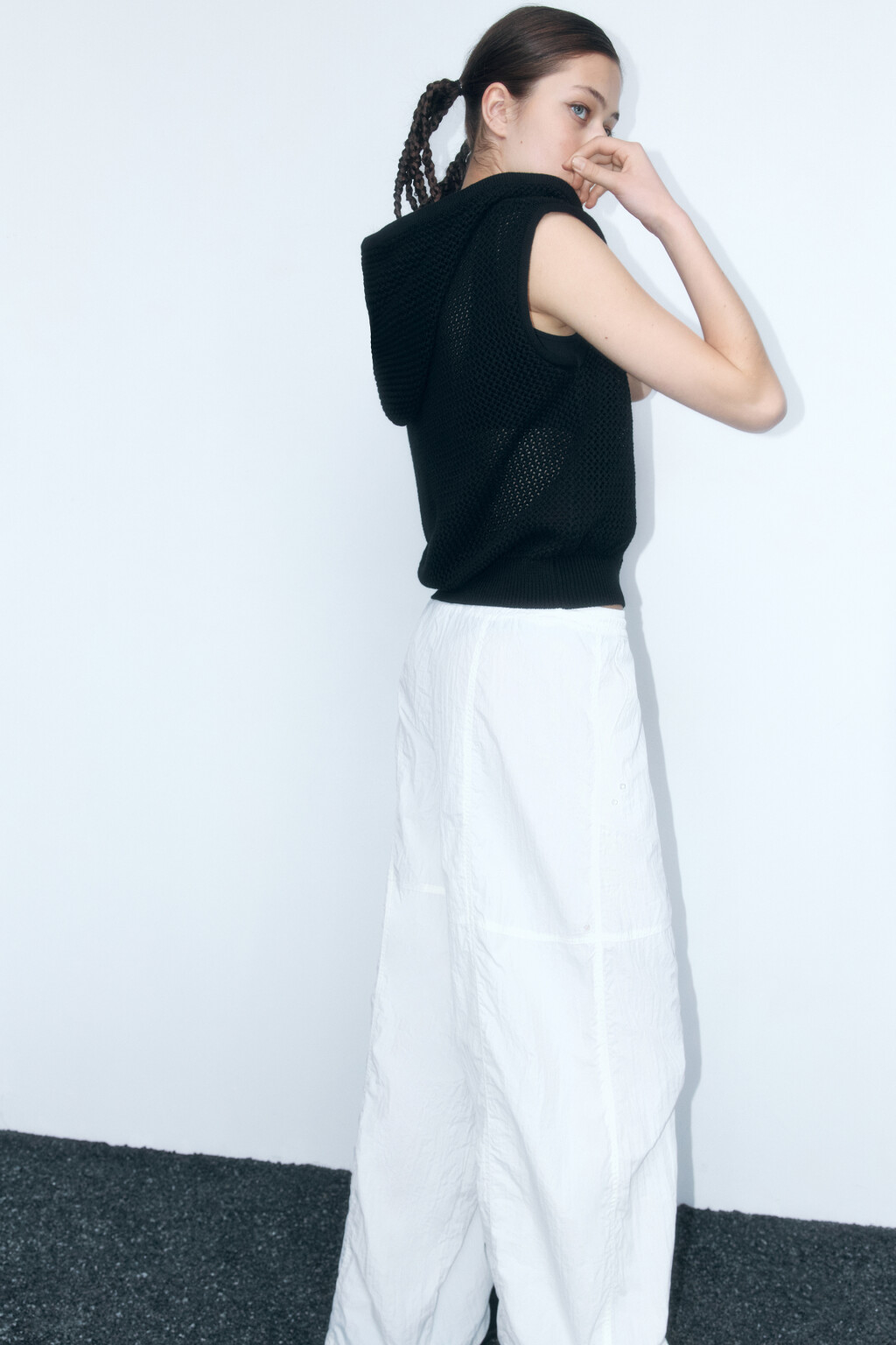 Жилет вязаный на молнии с капюшоном - цвет черный - 1