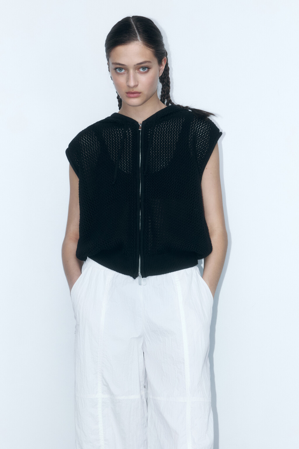 Жилет вязаный на молнии с капюшоном - цвет черный - 3