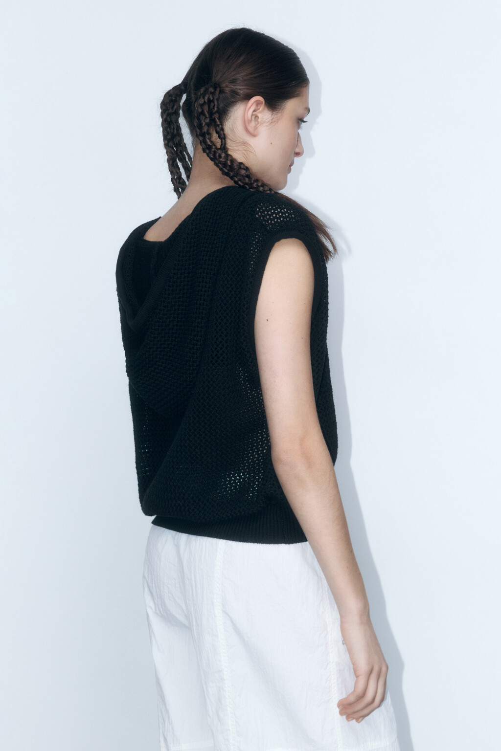 Жилет вязаный на молнии с капюшоном - цвет черный - 5