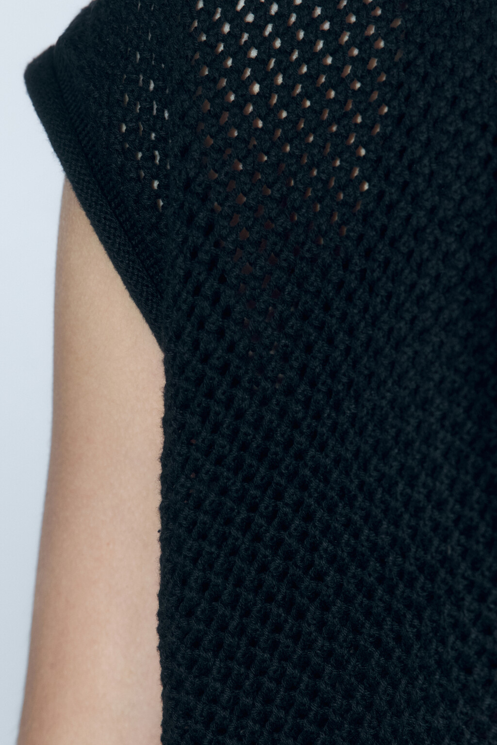 Жилет вязаный на молнии с капюшоном - цвет черный - 8