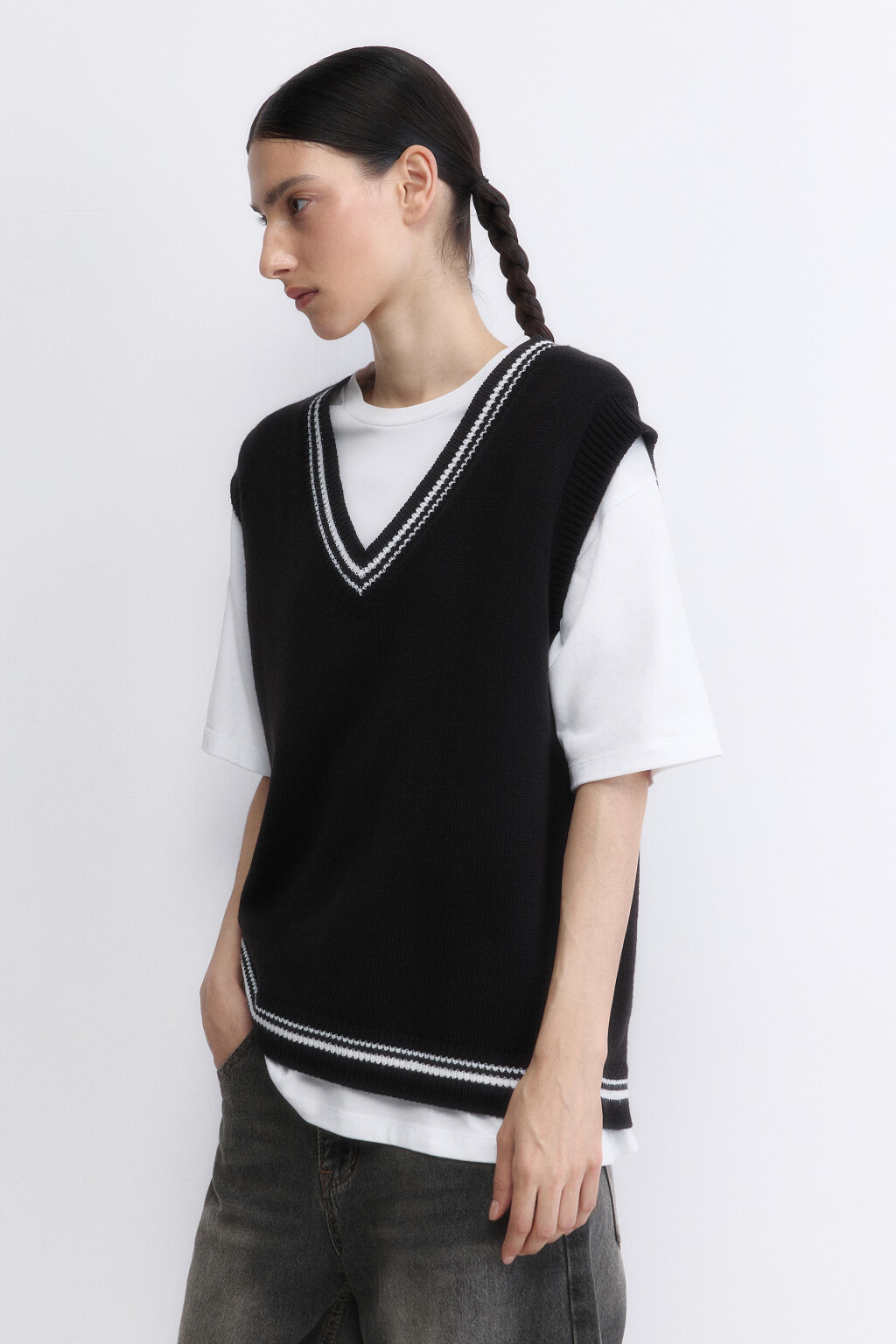 Жилет вязаный свободный с V-вырезом - цвет черный - 4