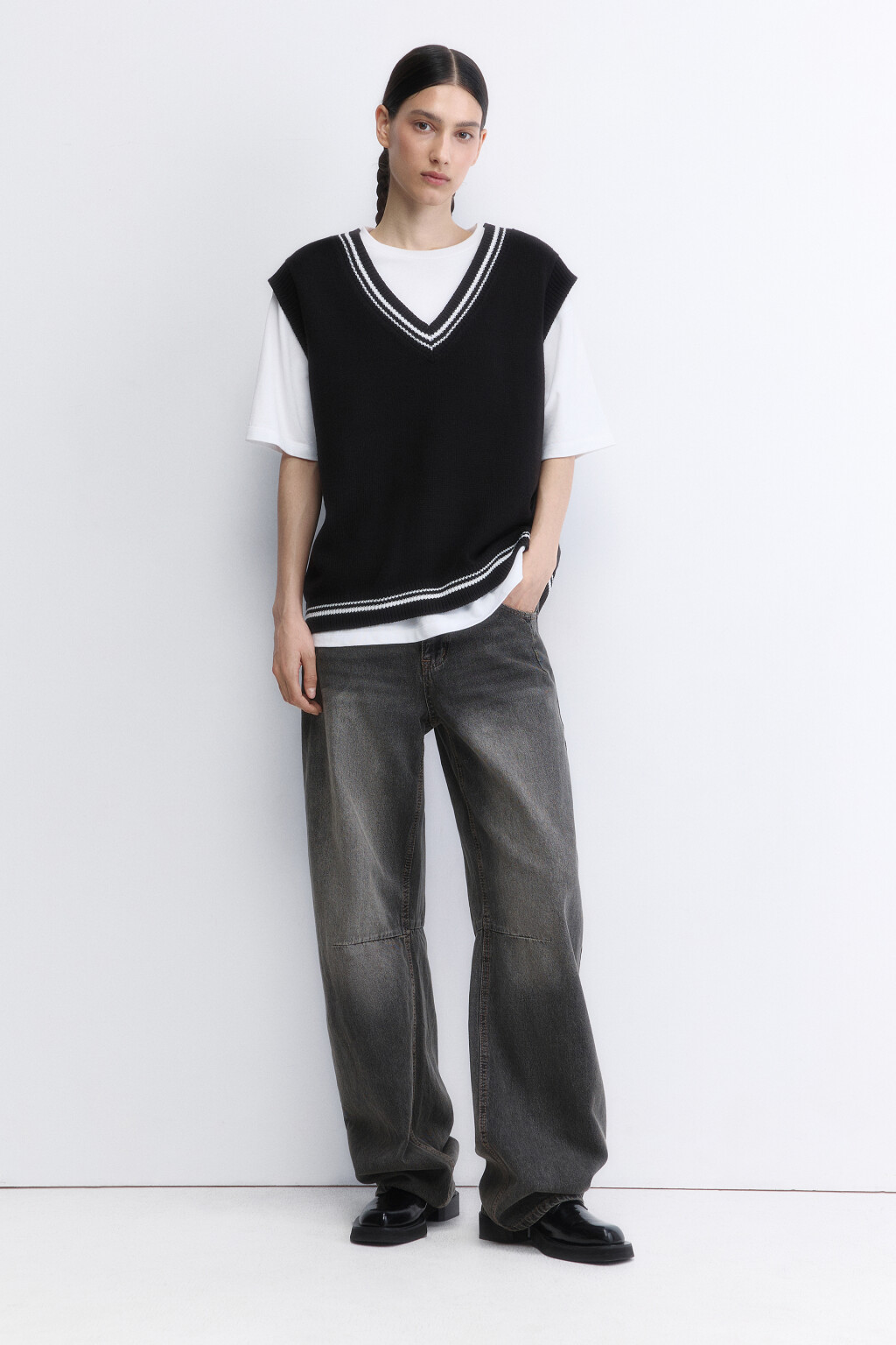 Жилет вязаный свободный с V-вырезом - цвет черный - 1