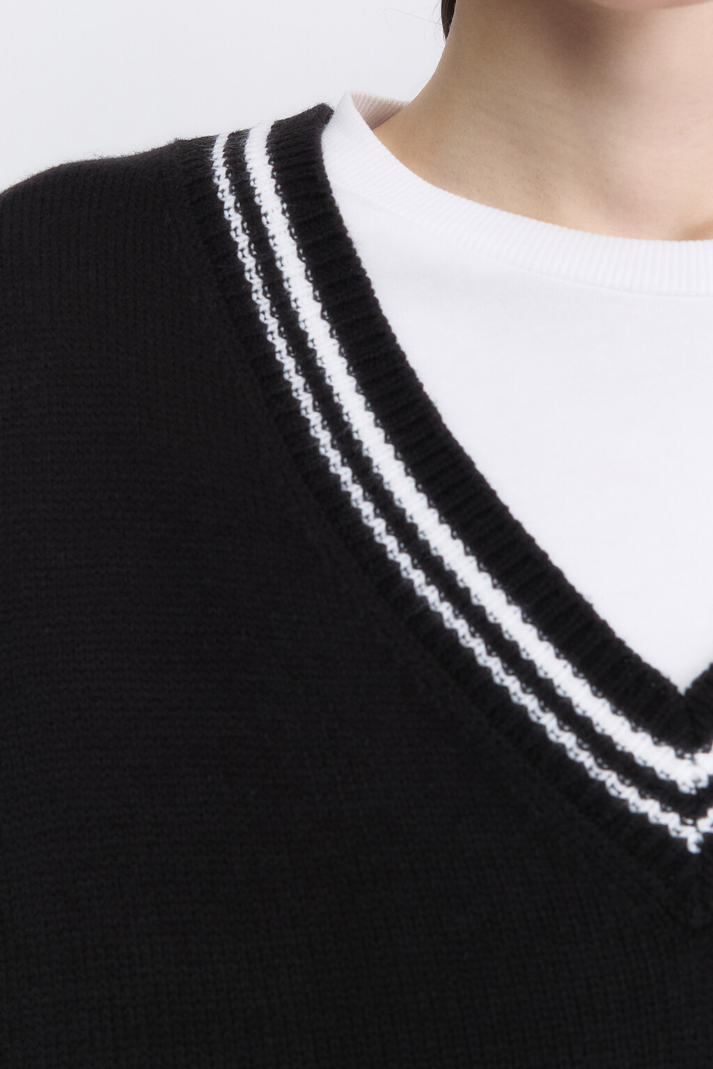 Жилет вязаный свободный с V-вырезом - цвет черный - 6