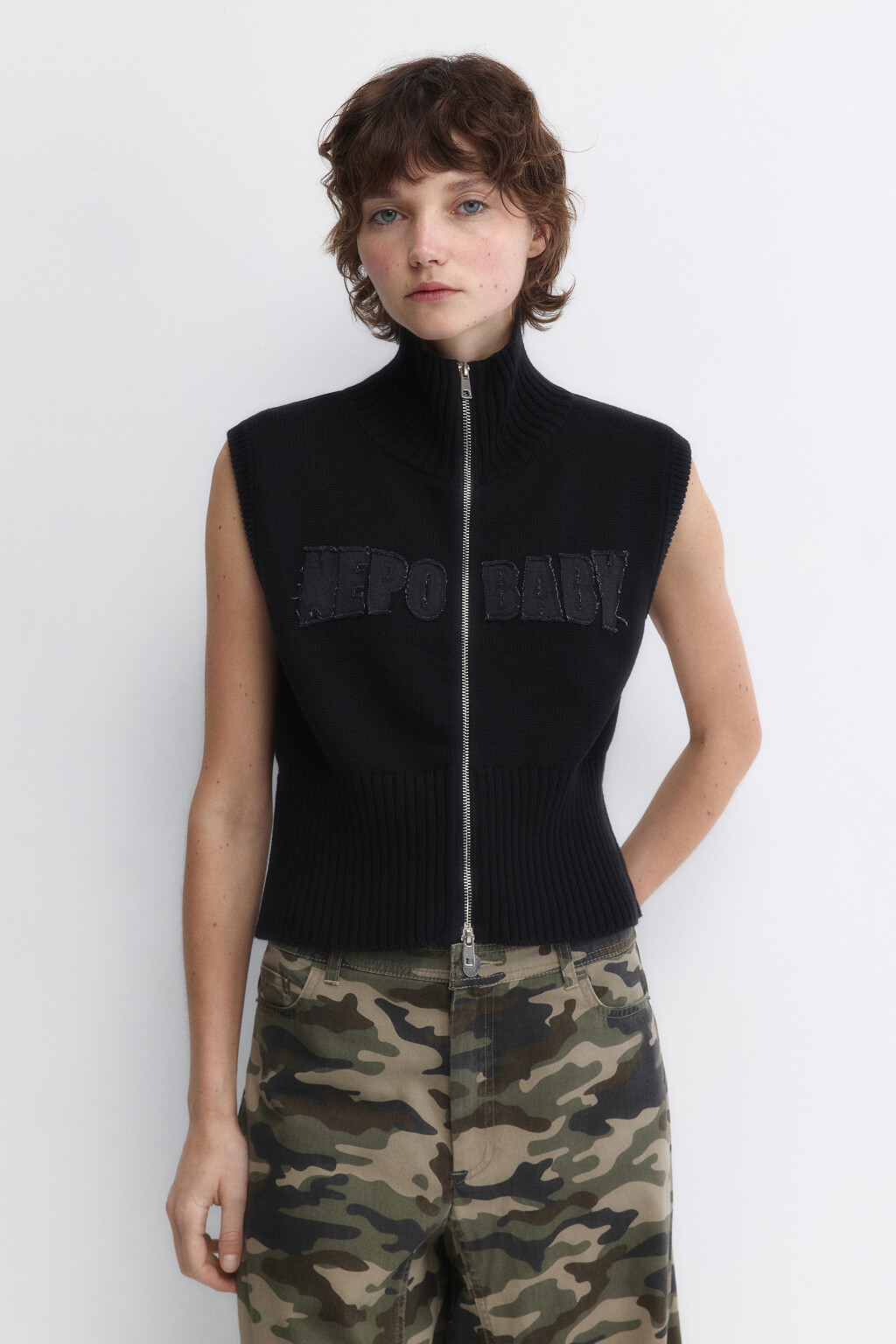 Жилет вязаный на молнии с воротником-стойкой - цвет черный - 2