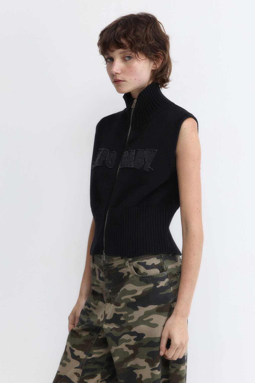 Жилет вязаный на молнии с воротником-стойкой - цвет черный - 3