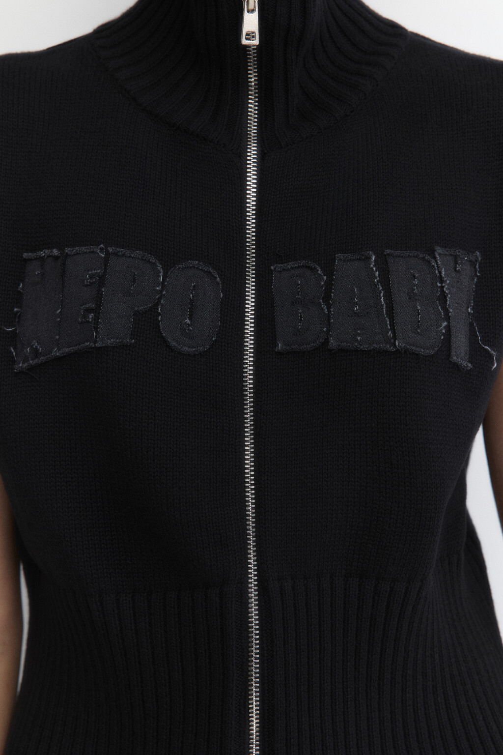 Жилет вязаный на молнии с воротником-стойкой - цвет черный - 6
