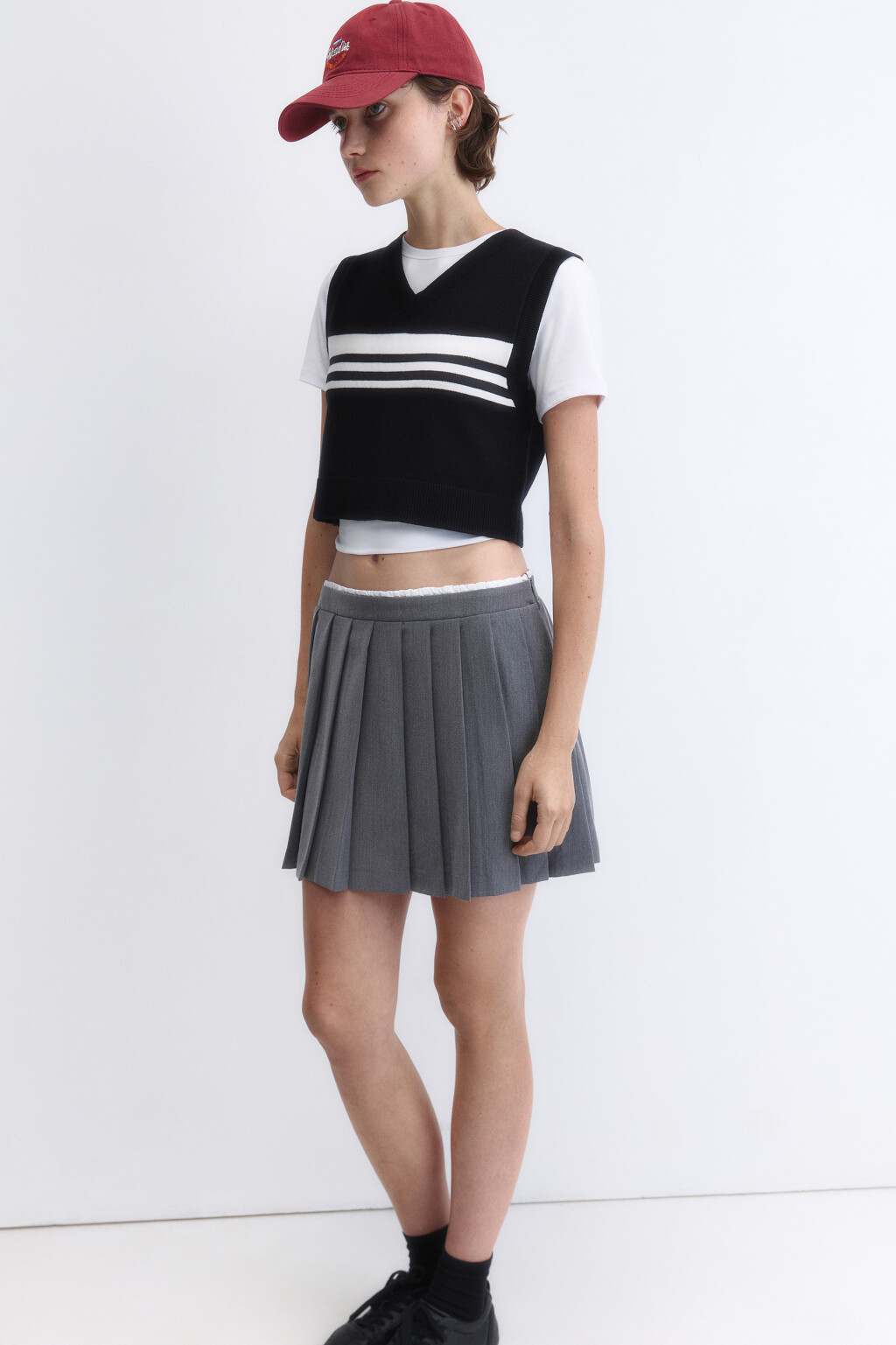 Жилет вязаный укороченный с принтом - цвет черный - 1