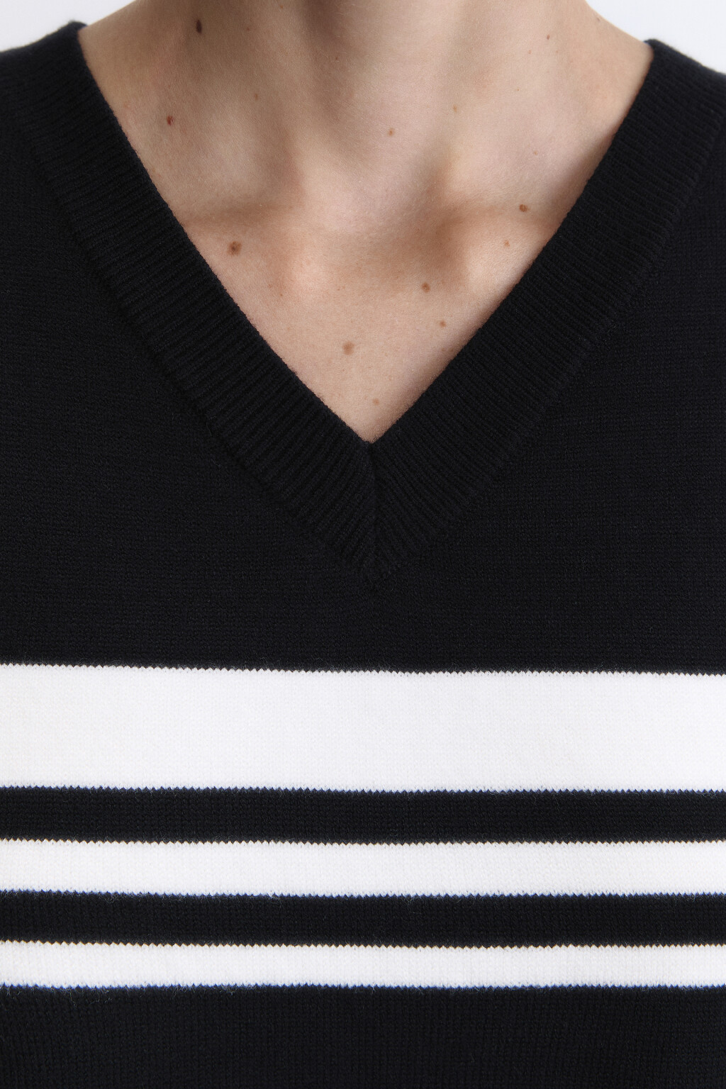 Жилет вязаный укороченный с принтом - цвет черный - 6