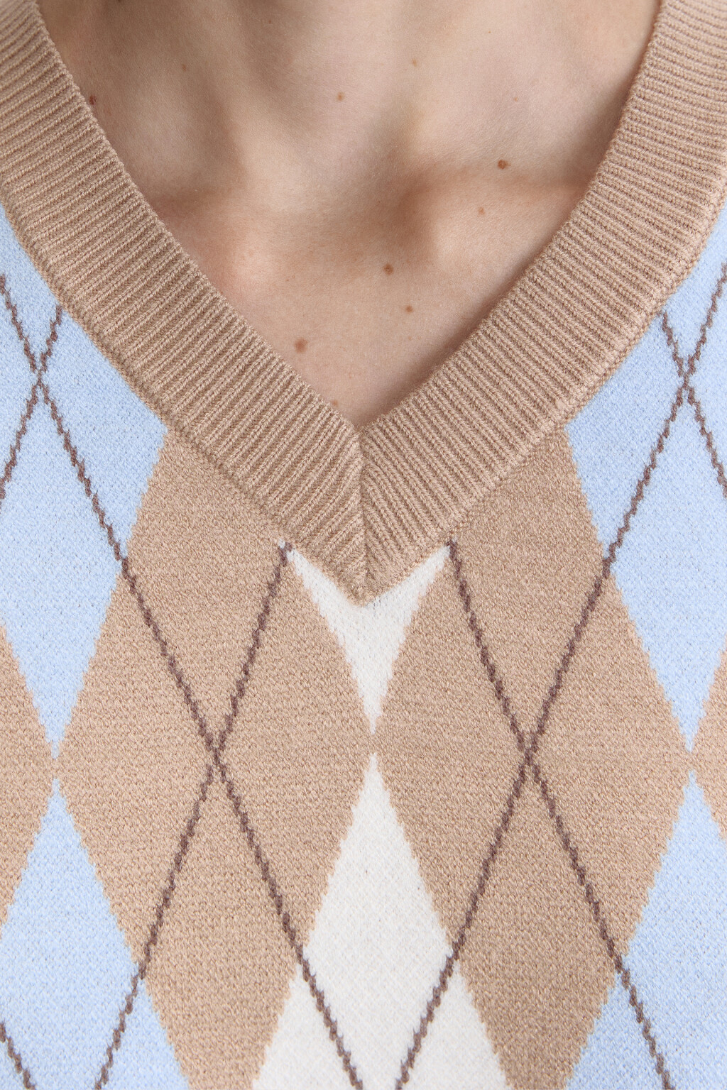 Жилет вязаный укороченный с принтом - цвет бежевый - 6
