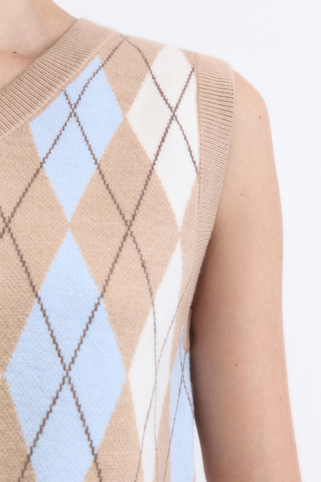 Жилет вязаный укороченный с принтом - цвет бежевый - 7