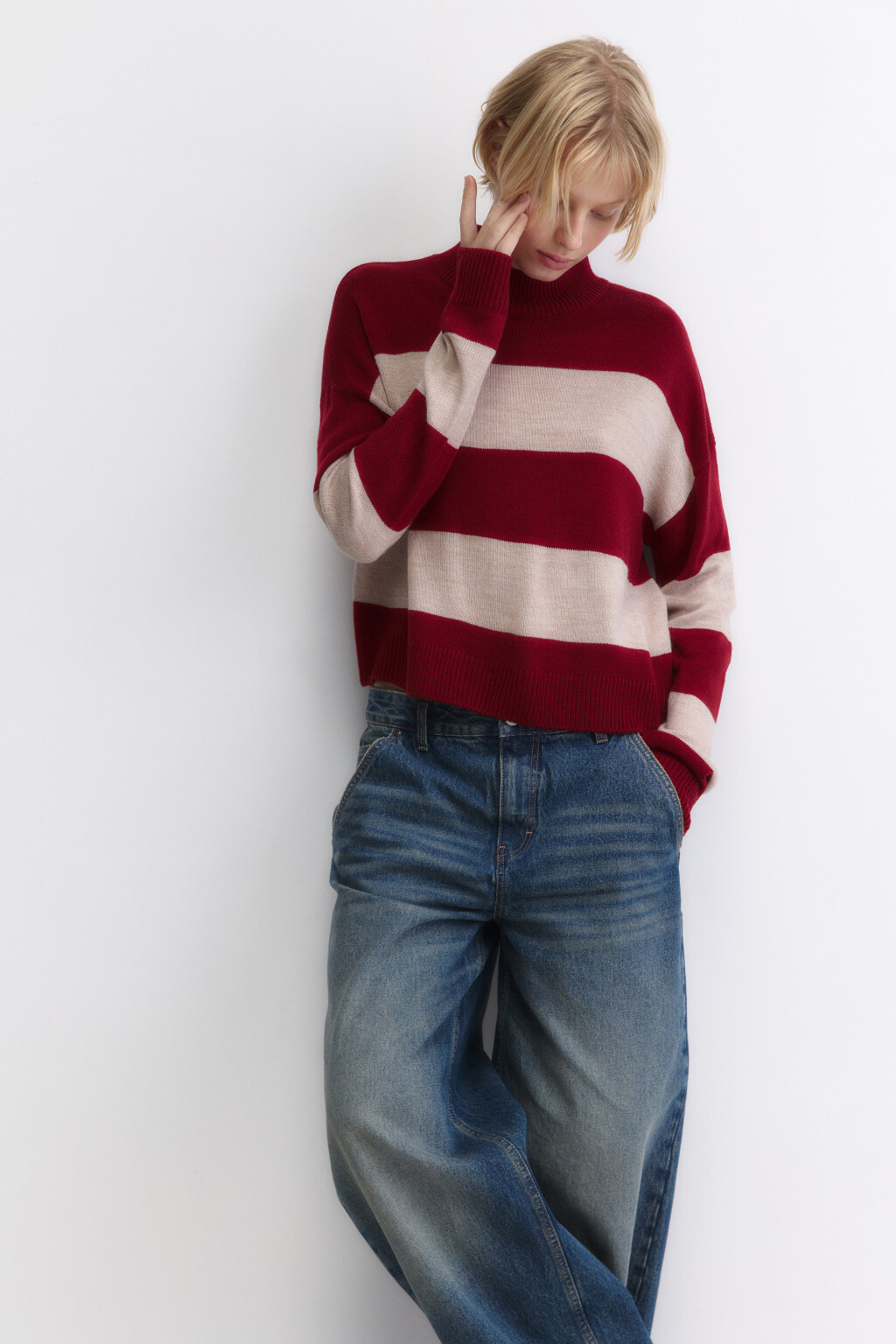 Свитер вязаный укороченный с воротником-стойкой - цвет красный - 2