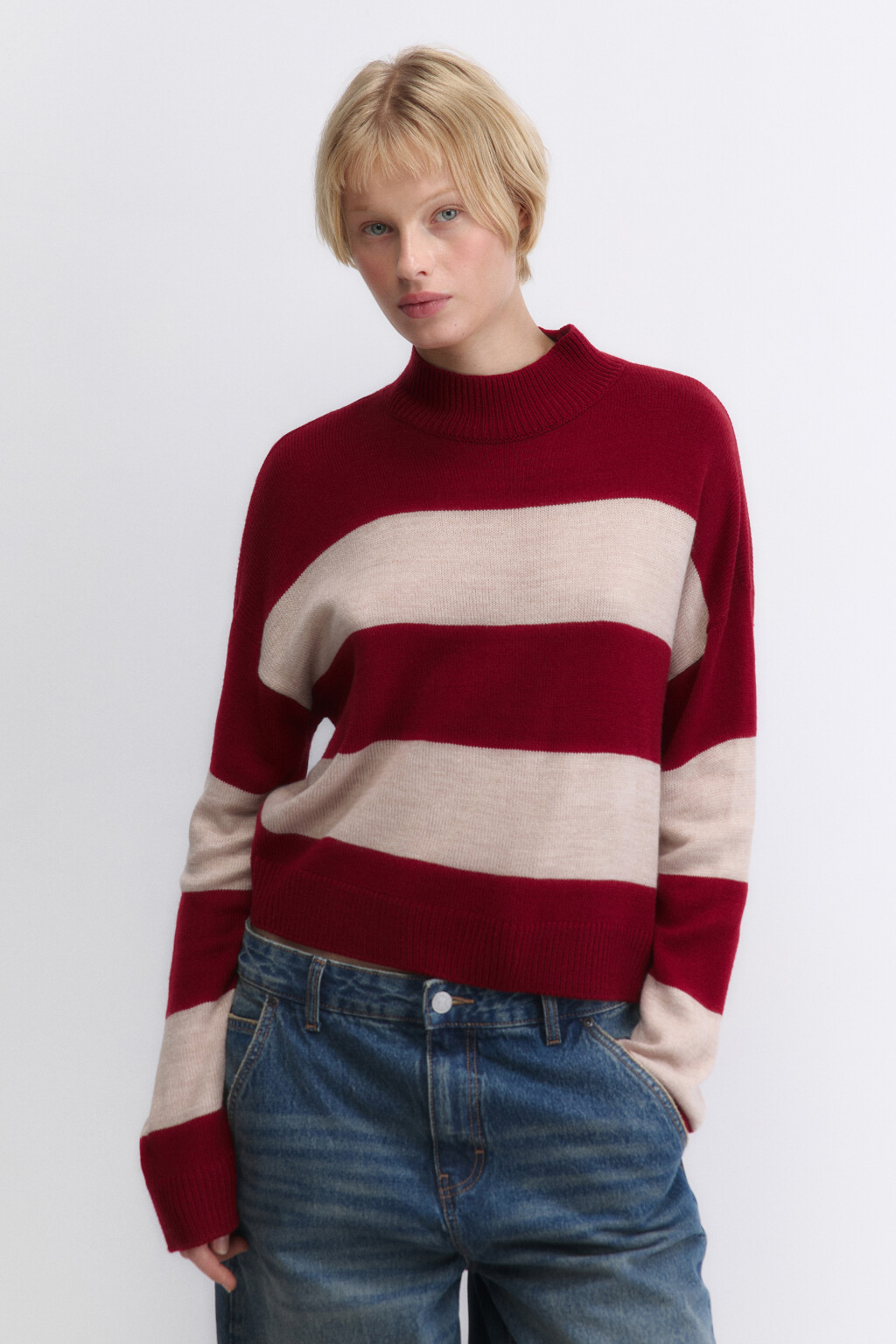 Свитер вязаный укороченный с воротником-стойкой - цвет красный - 3