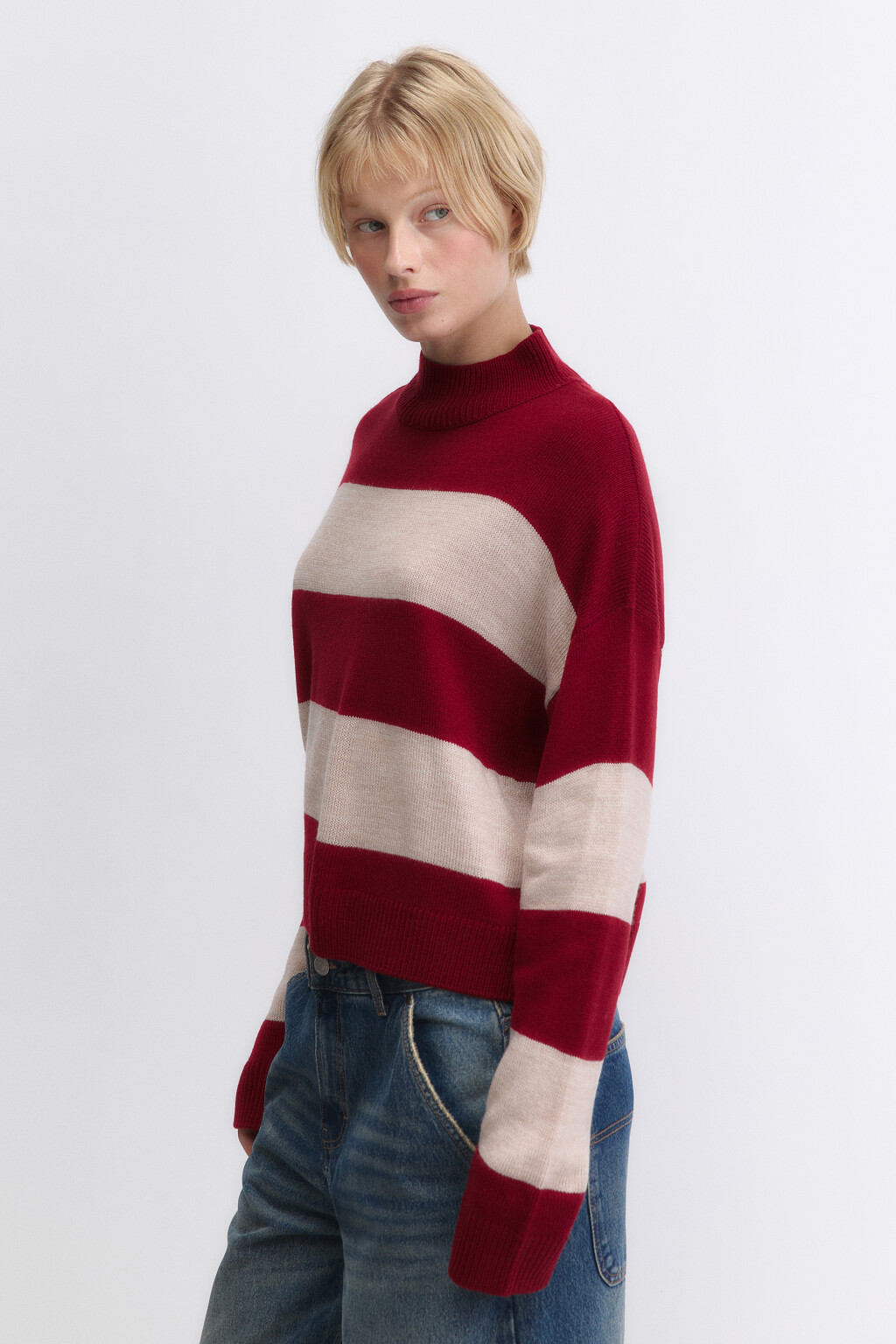 Свитер вязаный укороченный с воротником-стойкой - цвет красный - 4