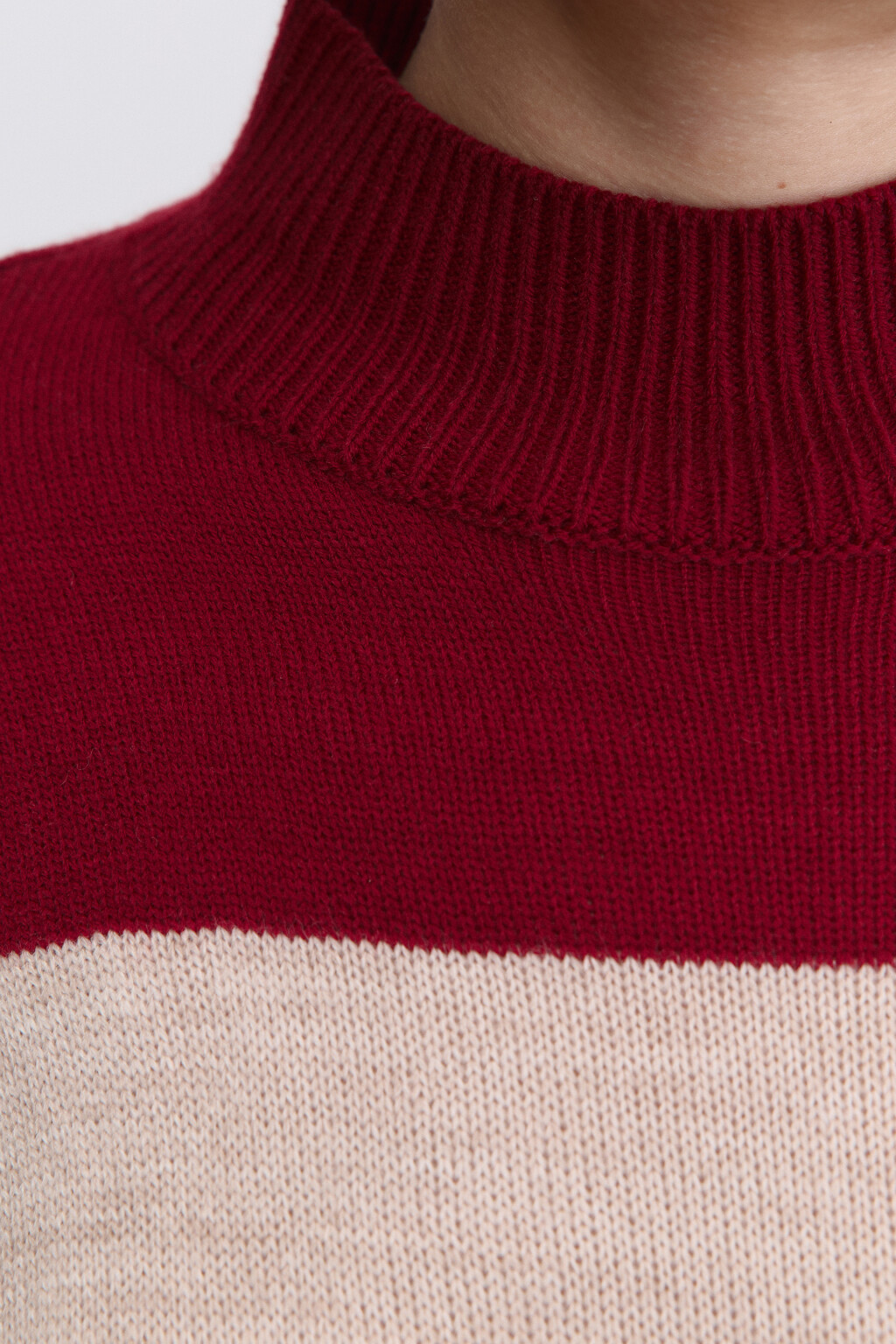 Свитер вязаный укороченный с воротником-стойкой - цвет красный - 7