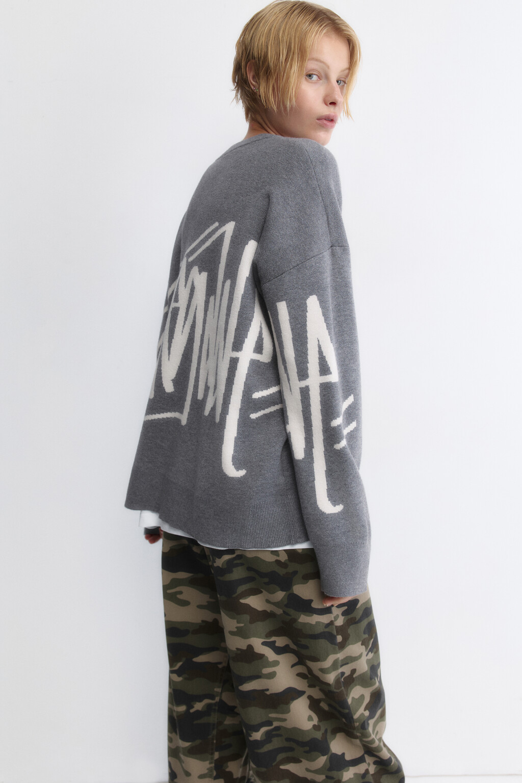 Джемпер oversize вязаный с принтом - цвет серый - 1