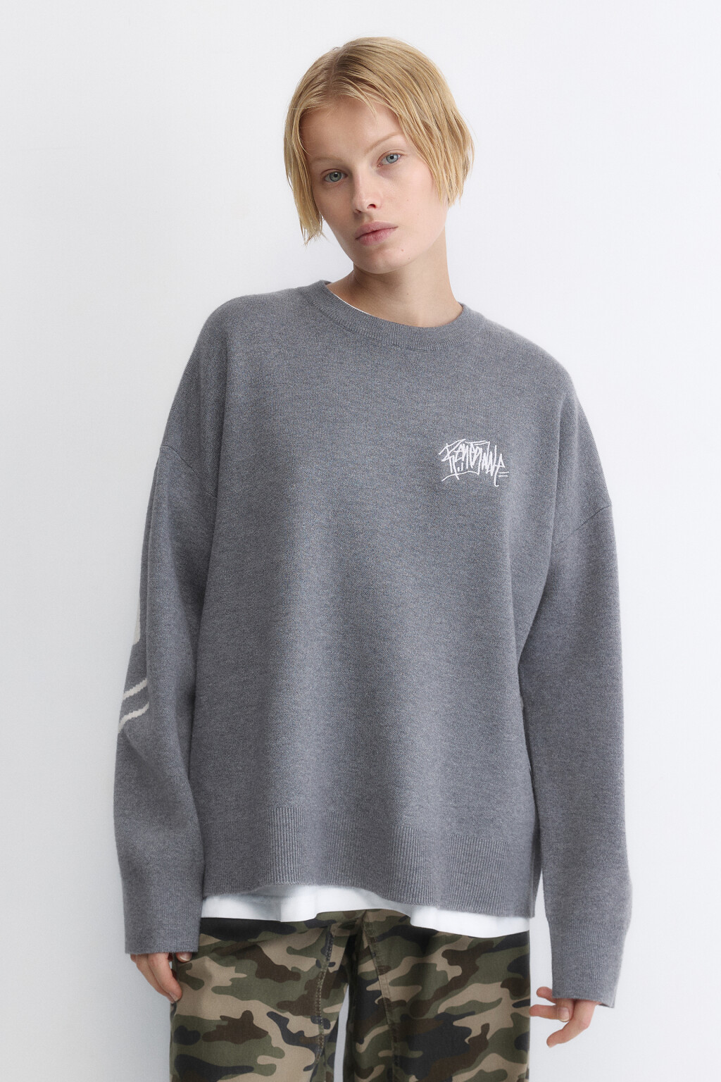 Джемпер oversize вязаный с принтом - цвет серый - 4